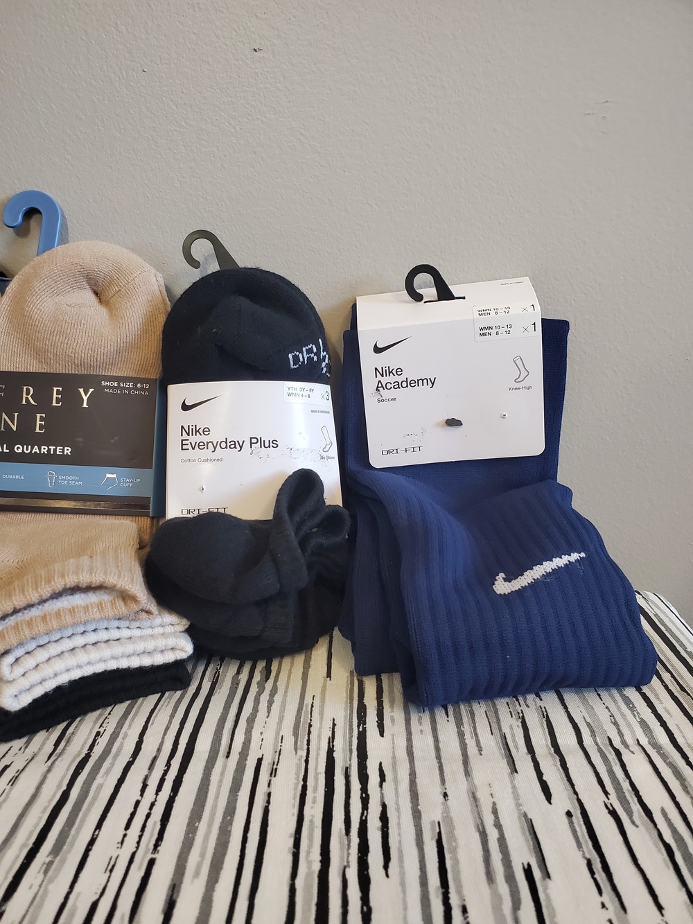 Nike, Columbia, Hanes, and Geoffrey Beene Sock Bundle 17 Pairs Total - Picture 4 of 8